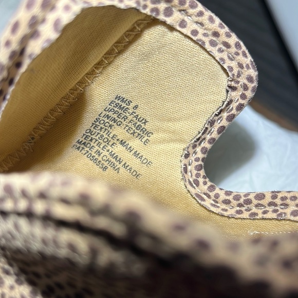 NWOT REPORT LEOPARD PRINT CLOGS SIZE 8 - Picture 4 of 7